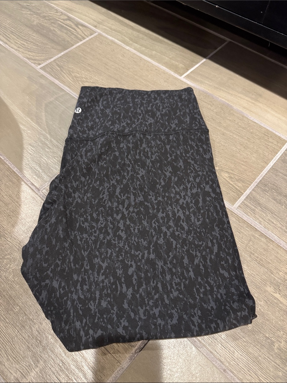 lululemon athletica Black Heathered Midi Skirt with Subtle Pattern
